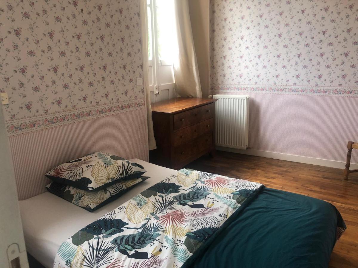 Gite -Belle Maison Dans Une Ancienne Ecole-Tarif Reduit Hors We ! Chanzeaux 外观 照片